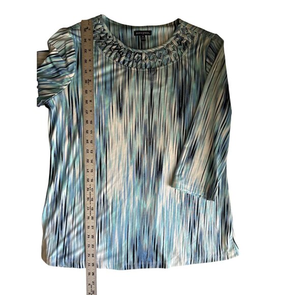 Ava & Grace Womens M Blue & Green 3/4 Sleeve Top With Embellished Neckline - Picture 6 of 6